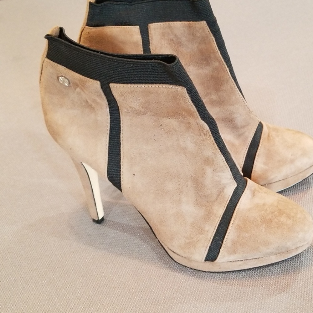 Boots - Picture 2 of 5